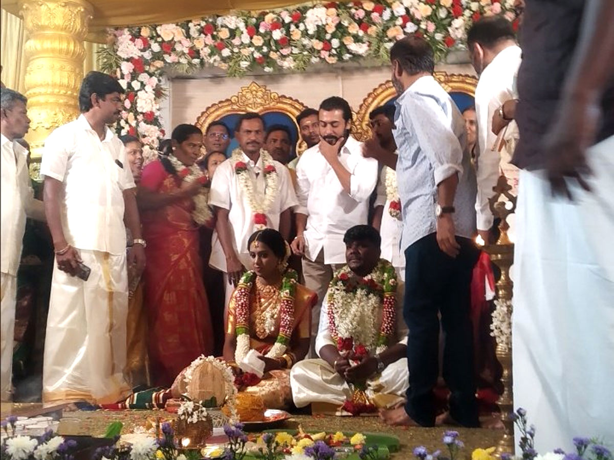 Suriya Attends His Fan Club Member Hari's Wedding.  - Sakshi8