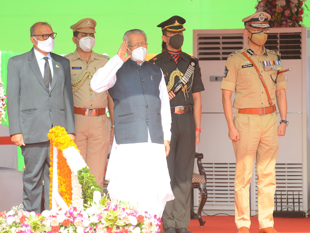 A.P Governor and CM attend Republic Day celebrations Photo Gallery - Sakshi12