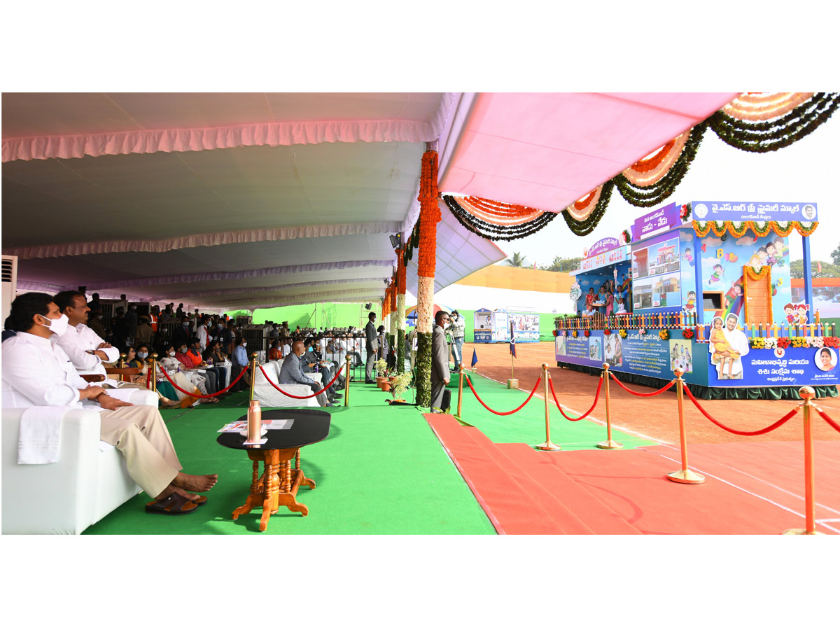 A.P Governor and CM attend Republic Day celebrations Photo Gallery - Sakshi24