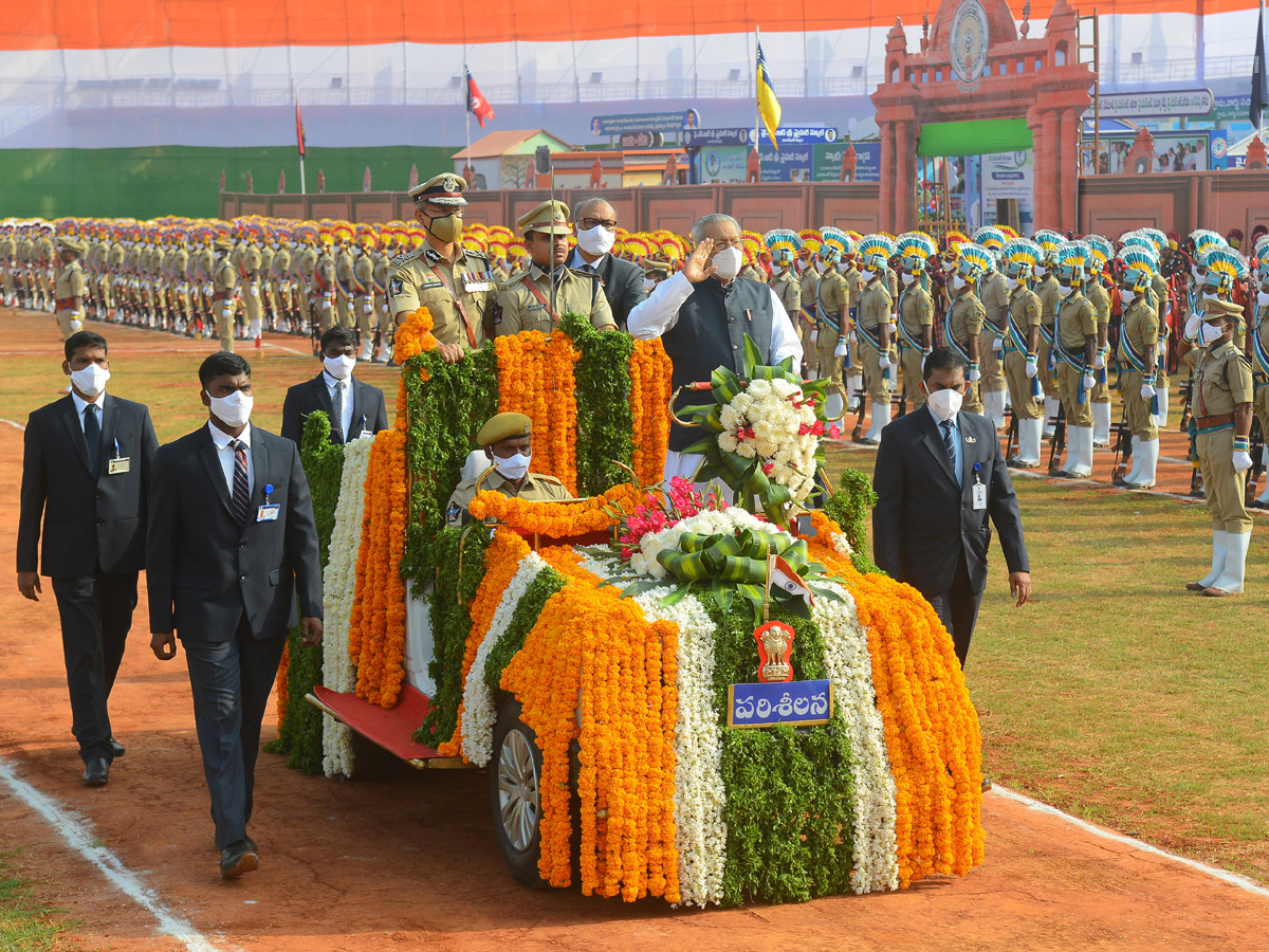 A.P Governor and CM attend Republic Day celebrations Photo Gallery - Sakshi13