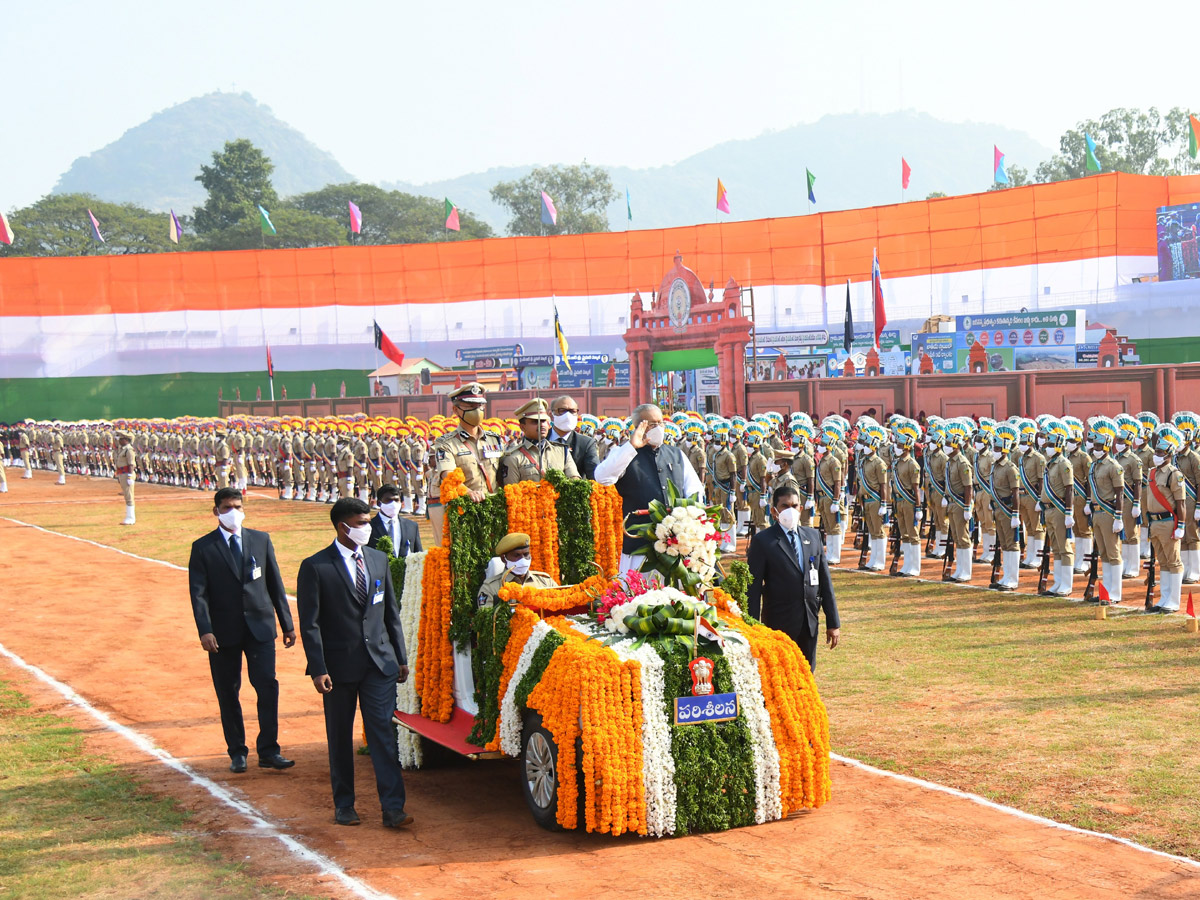 A.P Governor and CM attend Republic Day celebrations Photo Gallery - Sakshi26