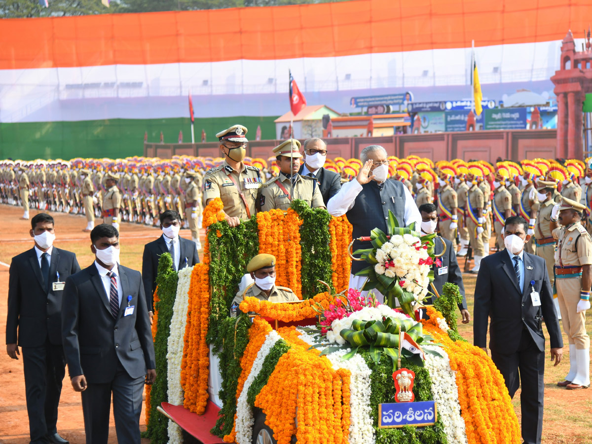 A.P Governor and CM attend Republic Day celebrations Photo Gallery - Sakshi27