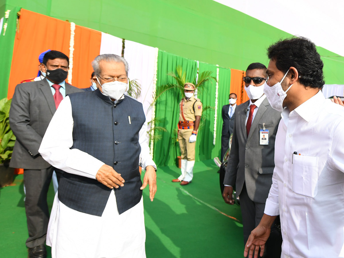 A.P Governor and CM attend Republic Day celebrations Photo Gallery - Sakshi10