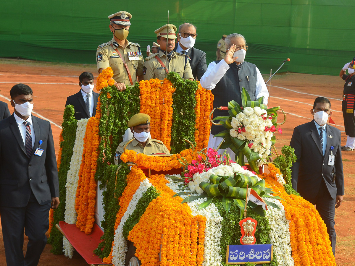 A.P Governor and CM attend Republic Day celebrations Photo Gallery - Sakshi15