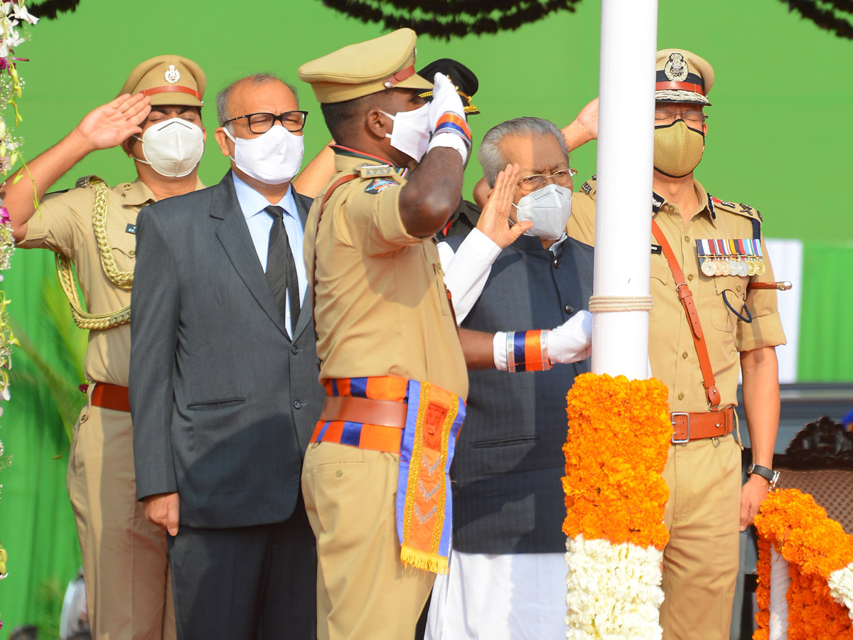 A.P Governor and CM attend Republic Day celebrations Photo Gallery - Sakshi16