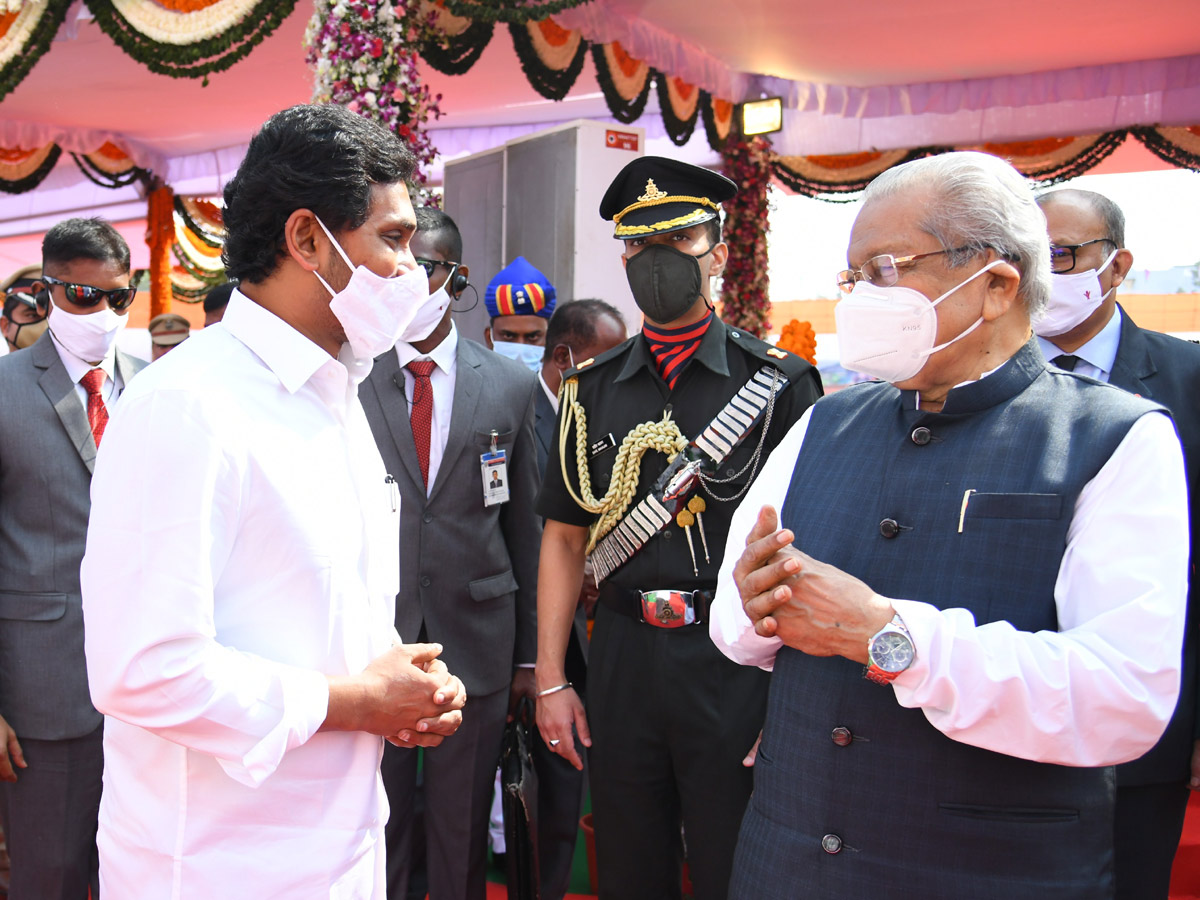 A.P Governor and CM attend Republic Day celebrations Photo Gallery - Sakshi2