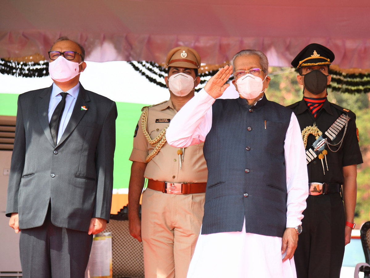 A.P Governor and CM attend Republic Day celebrations Photo Gallery - Sakshi3