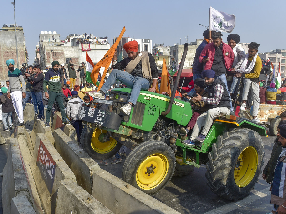 Farmers Protest in Delhi Photo Gallery - Sakshi1