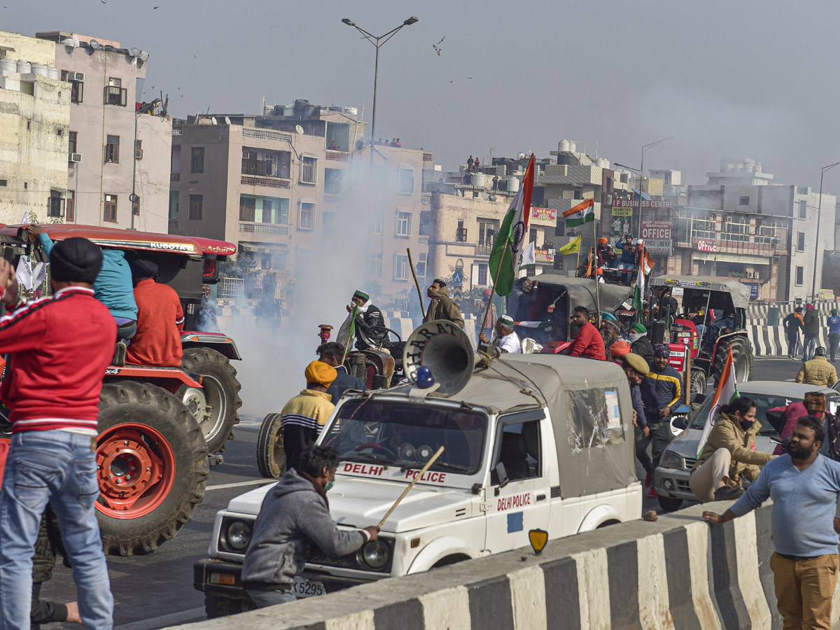 Farmers Protest in Delhi Photo Gallery - Sakshi12