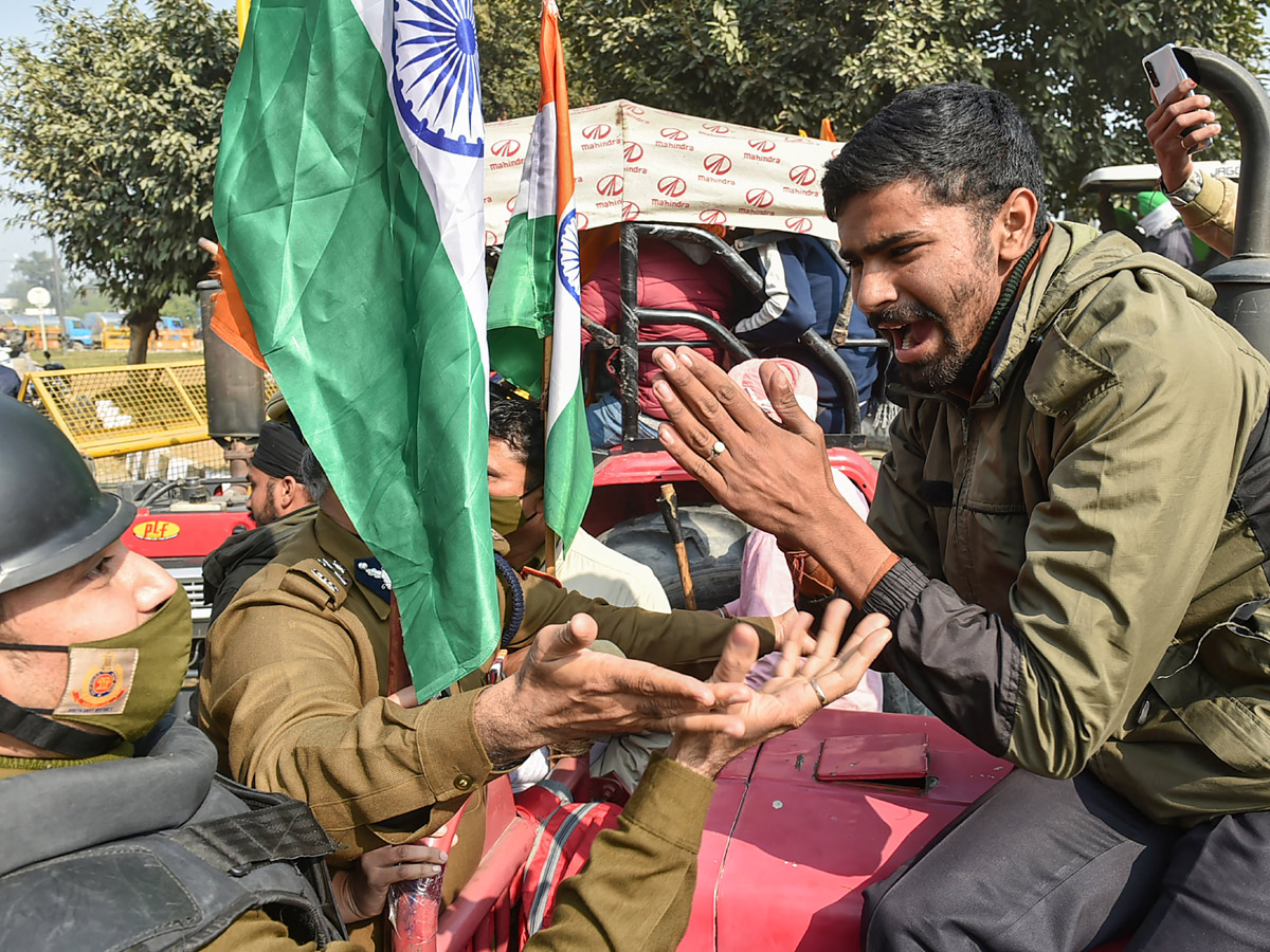 Farmers Protest in Delhi Photo Gallery - Sakshi18