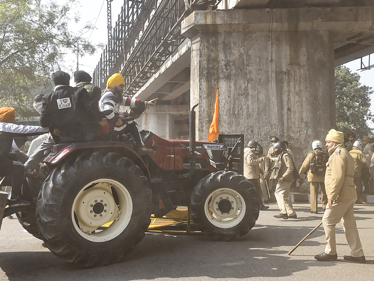 Farmers Protest in Delhi Photo Gallery - Sakshi2