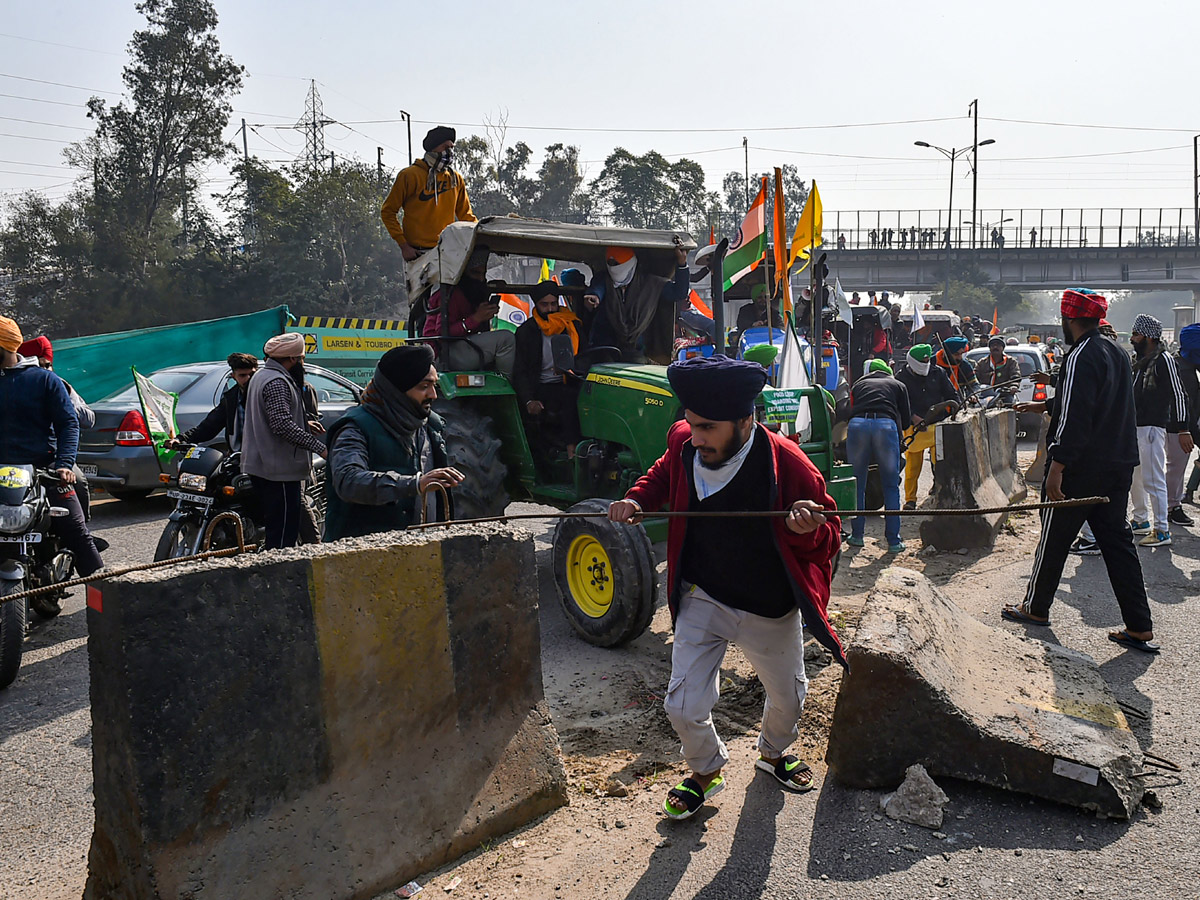 Farmers Protest in Delhi Photo Gallery - Sakshi24