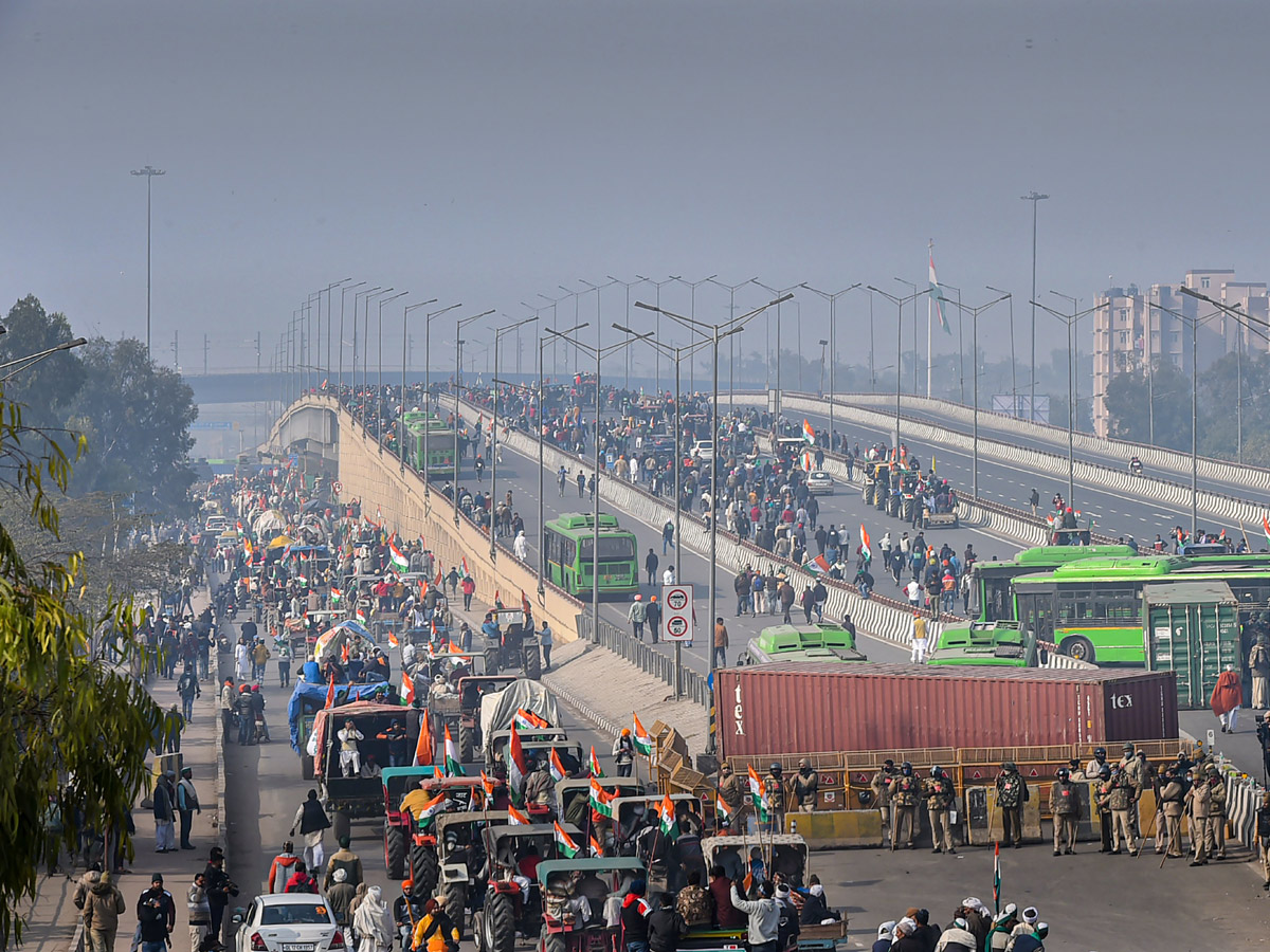 Farmers Protest in Delhi Photo Gallery - Sakshi25