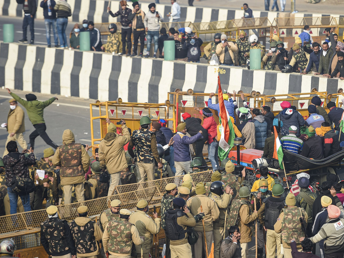 Farmers Protest in Delhi Photo Gallery - Sakshi28