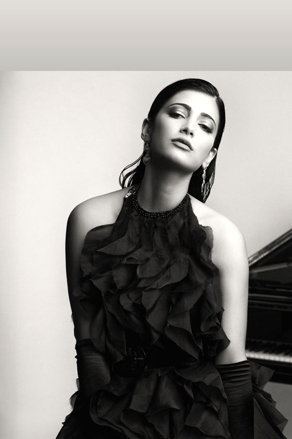 Shruti Haasan Is Celebrating Her 35th Birthday Today - Sakshi15