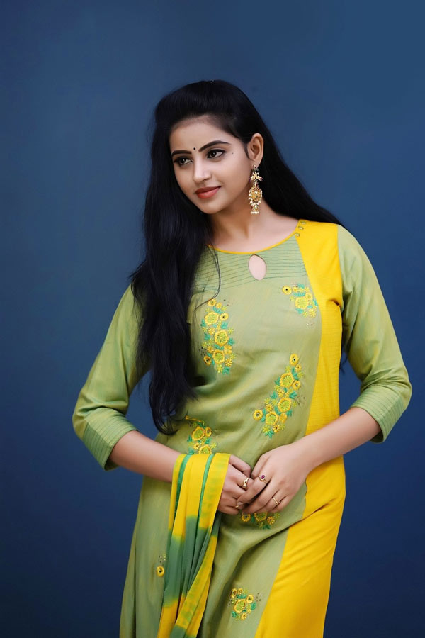 Naveena Reddy Latest Photo Gallery - Sakshi15