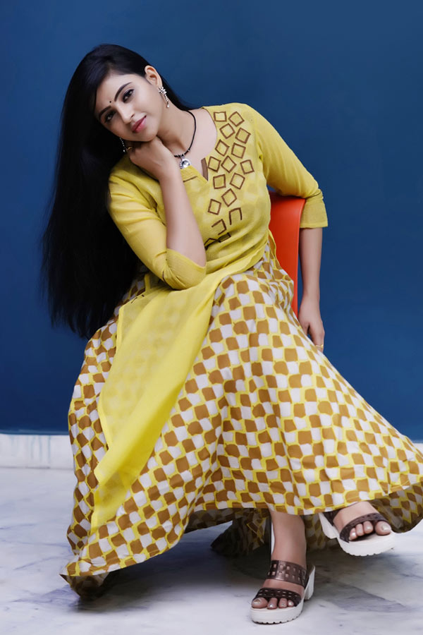 Naveena Reddy Latest Photo Gallery - Sakshi17