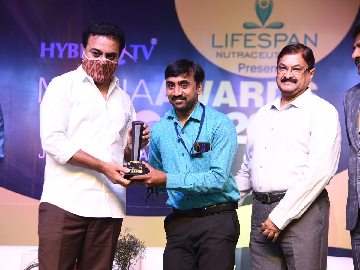 Sakshi Professionals Get Awards From Hybiz tv  - Sakshi7