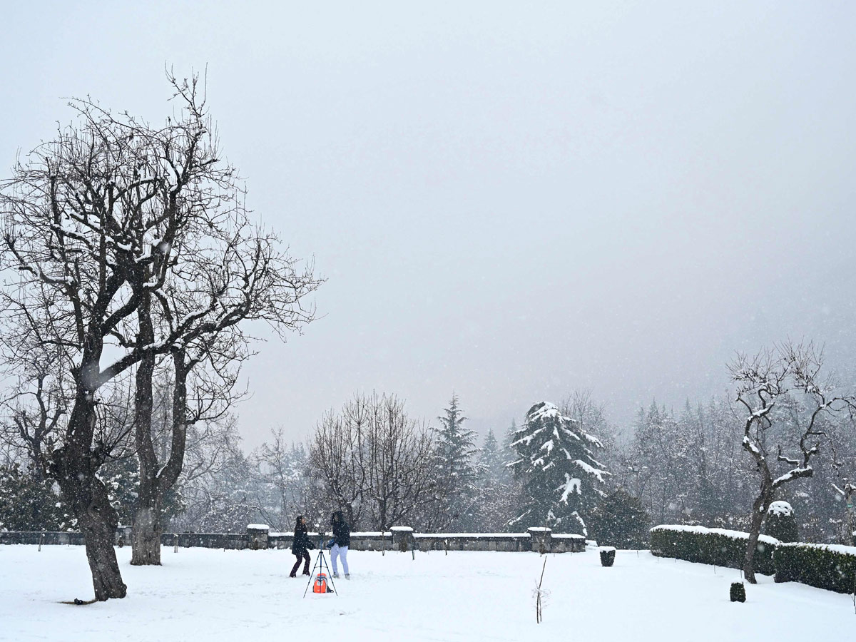 Gulmarg turns white as Kashmir receives fresh snowfall photo gallery - Sakshi10