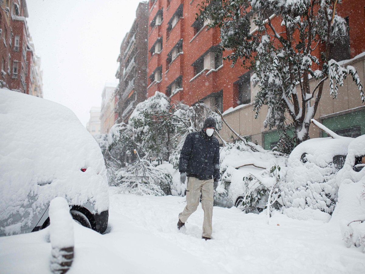 Storm Filomena causes Rare Heavy snow in Spain Photo Gallery - Sakshi14