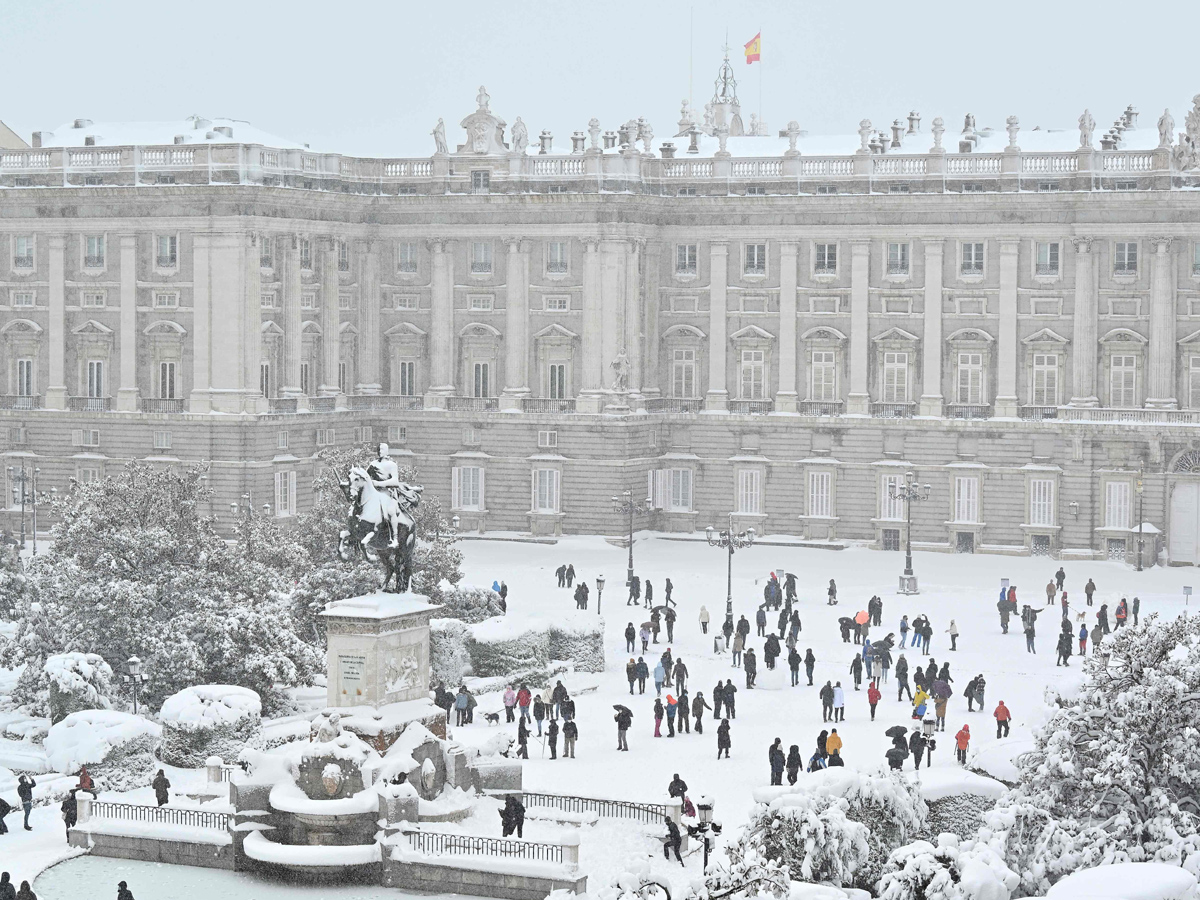 Storm Filomena causes Rare Heavy snow in Spain Photo Gallery - Sakshi3