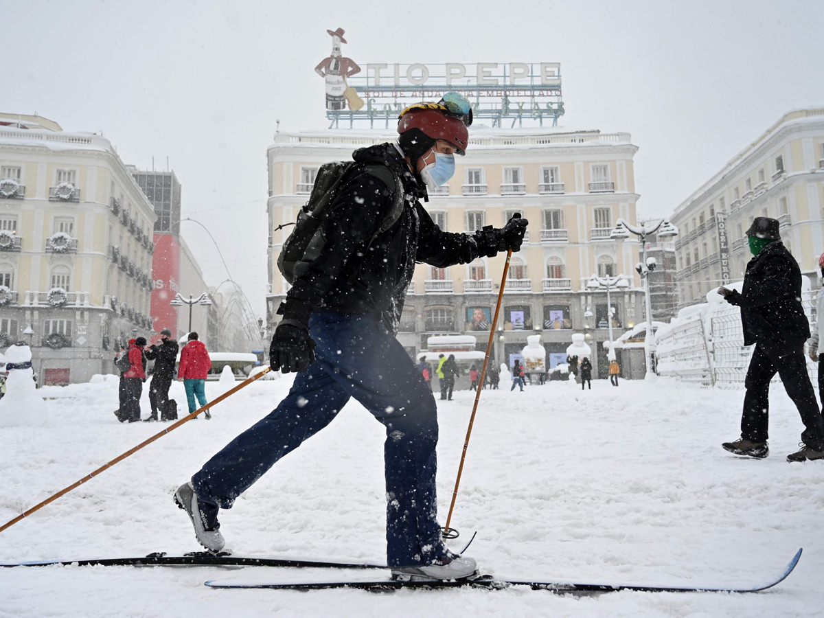 Storm Filomena causes Rare Heavy snow in Spain Photo Gallery - Sakshi8