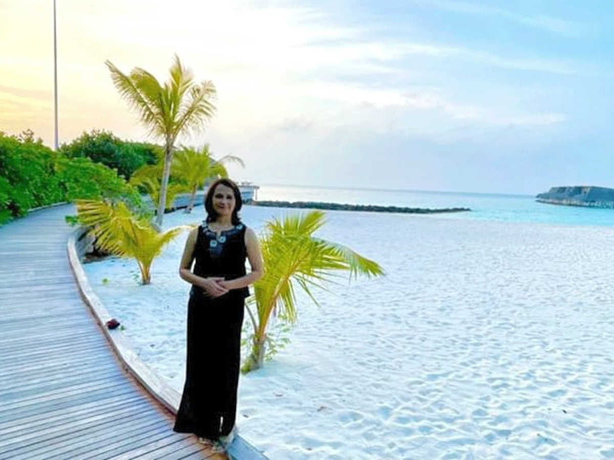 Akkineni Nagarjuna Amala Enjoying In Maldives      - Sakshi4