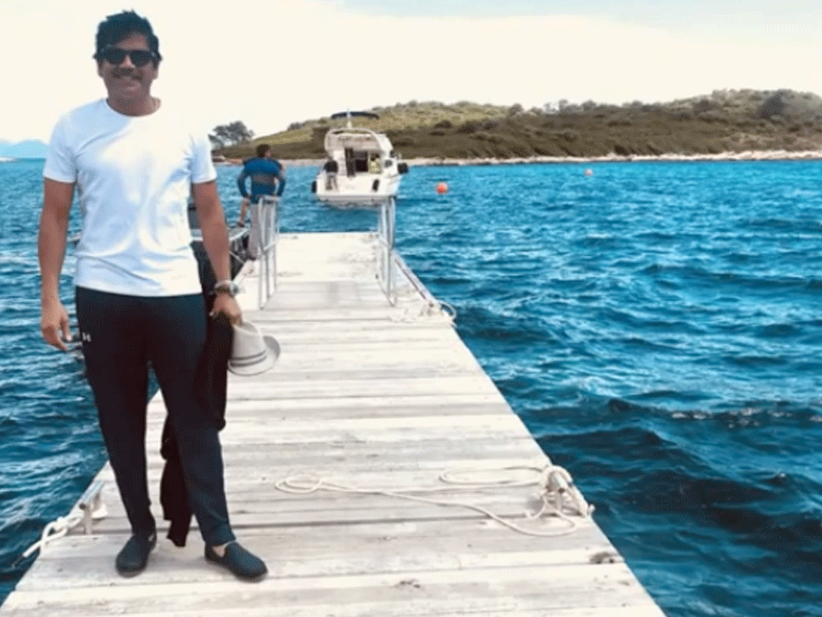 Akkineni Nagarjuna Amala Enjoying In Maldives      - Sakshi6