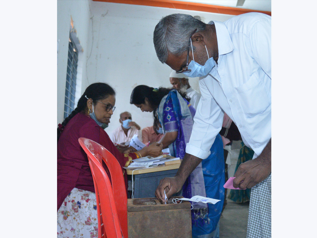  second phase of Andhra Pradesh panchayat polls Photo Gallery - Sakshi14