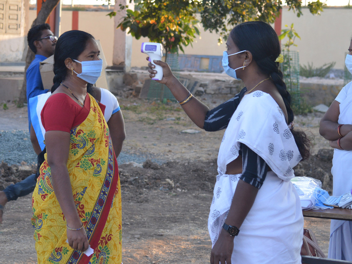  second phase of Andhra Pradesh panchayat polls Photo Gallery - Sakshi16