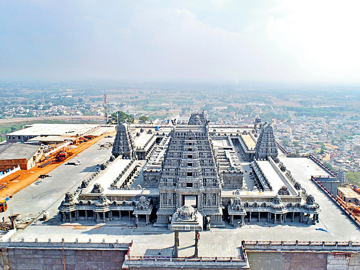 Yadadri  Sri Lakshmi Narasimha Swamy Temple Special Photes - Sakshi1