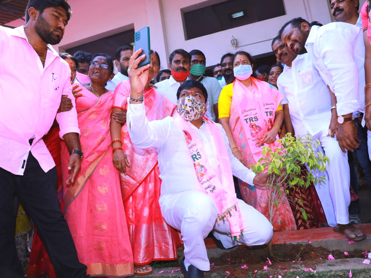 CM KCR  Birthday Highlights Of One Crore Tree Plantation Programme Photos - Sakshi9