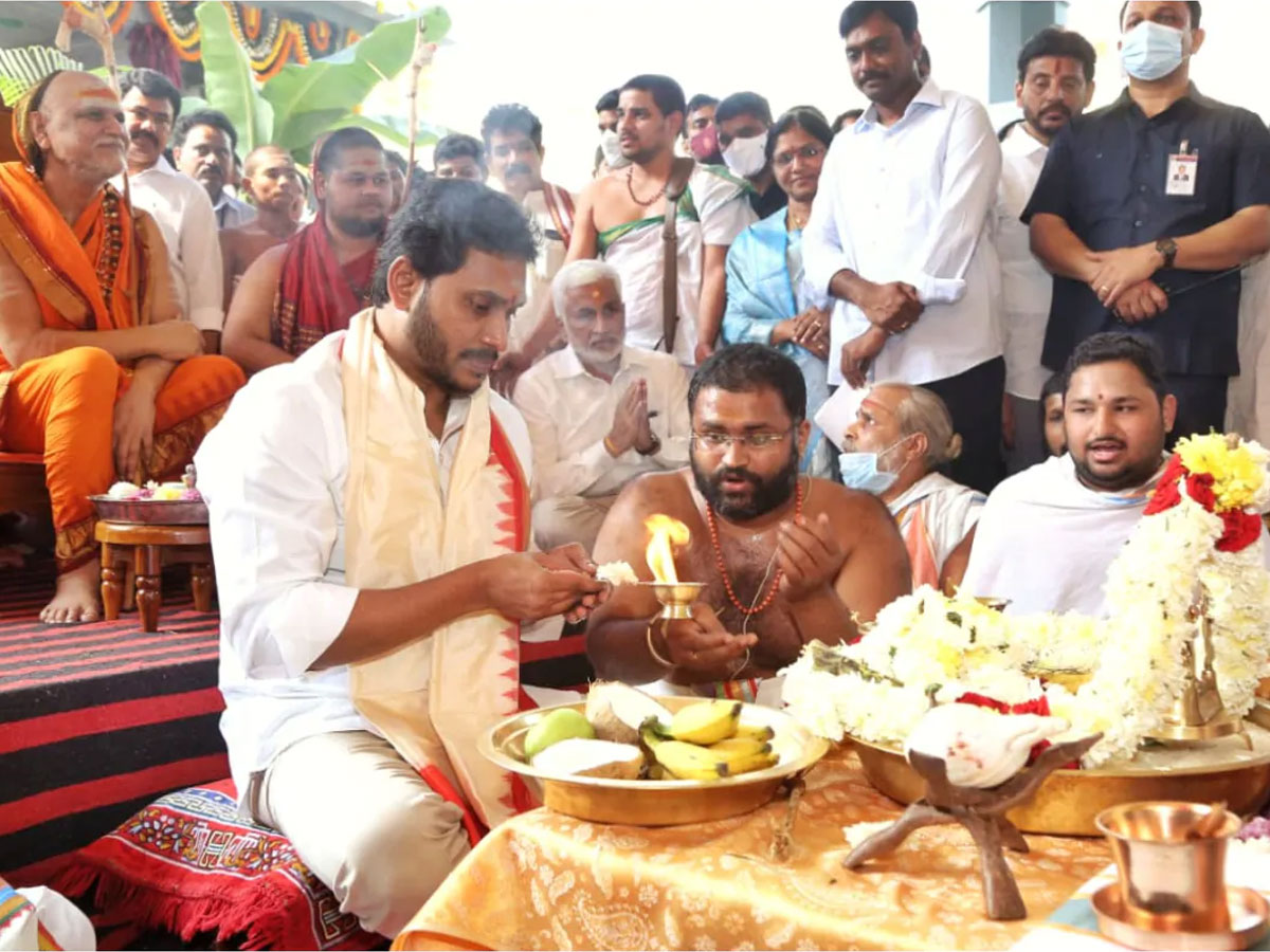 CM YS Jagan In Vizag For Participating Sarada Peetham Annual Festival photos - Sakshi1