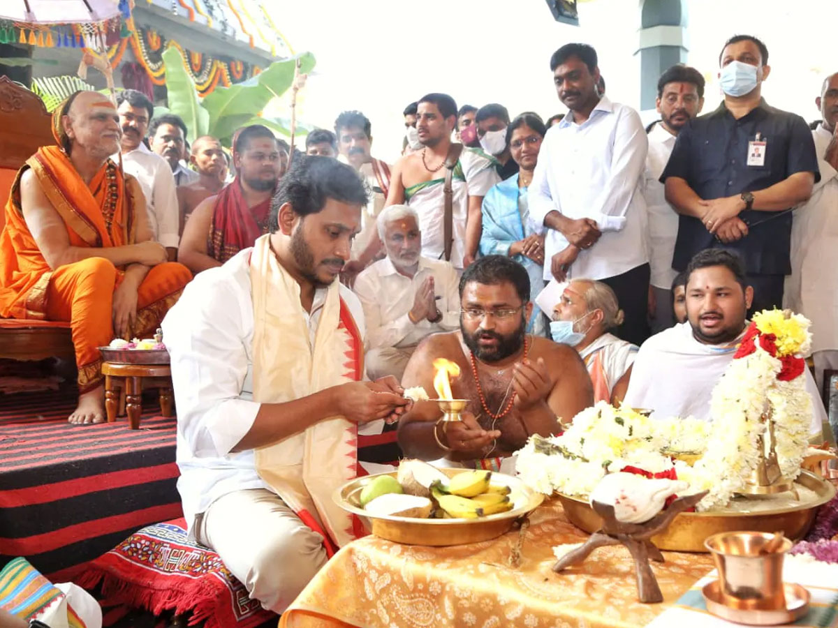 CM YS Jagan In Vizag For Participating Sarada Peetham Annual Festival photos - Sakshi10