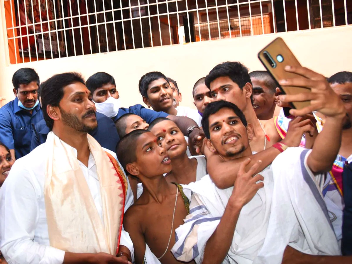 CM YS Jagan In Vizag For Participating Sarada Peetham Annual Festival photos - Sakshi11