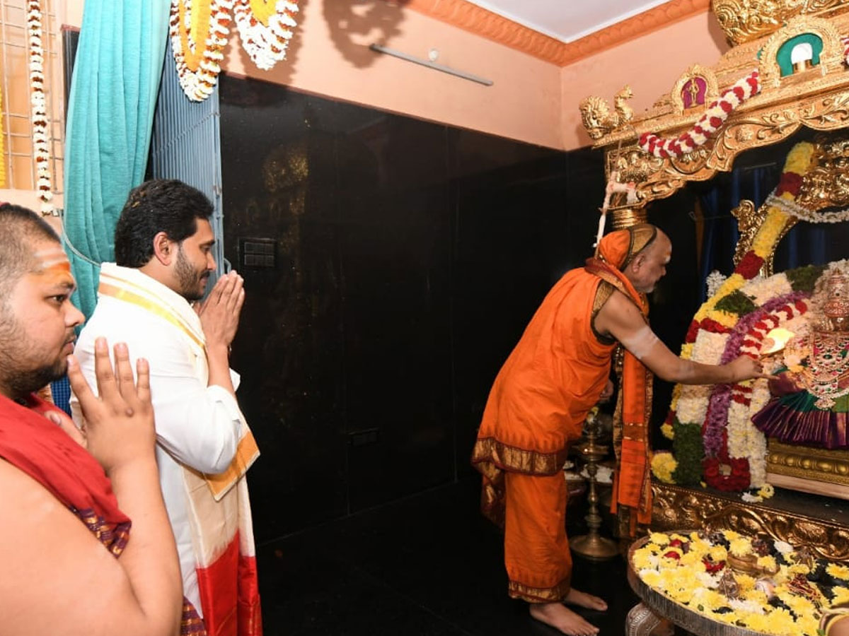 CM YS Jagan In Vizag For Participating Sarada Peetham Annual Festival photos - Sakshi16