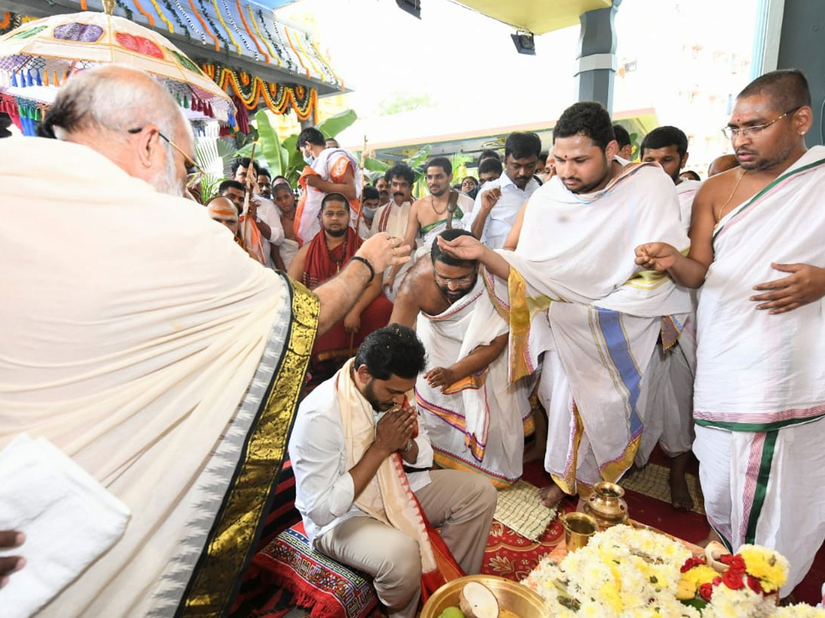 CM YS Jagan In Vizag For Participating Sarada Peetham Annual Festival photos - Sakshi19