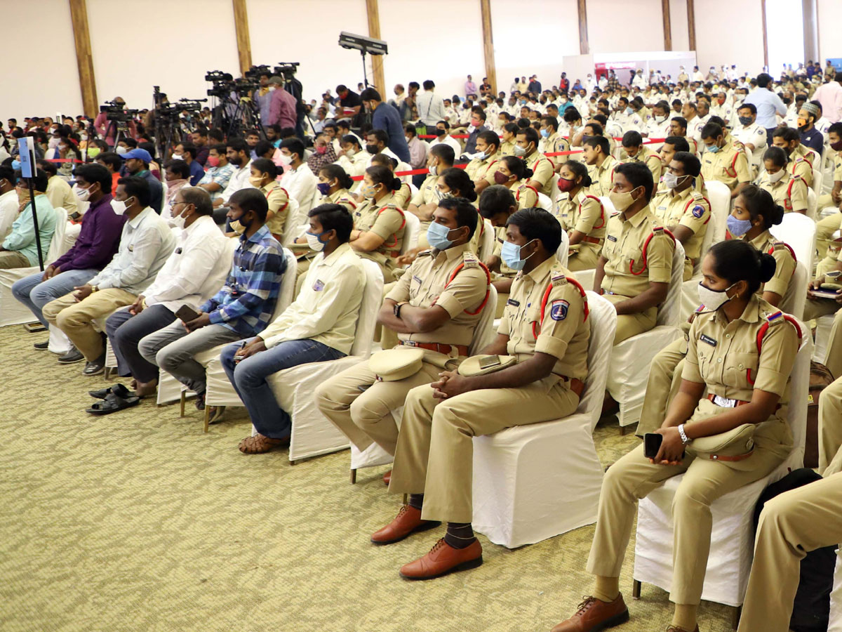 1st Cyberabad Traffic Police Annual Conference At Sandhya Convetion Gachibowli Photos - Sakshi9