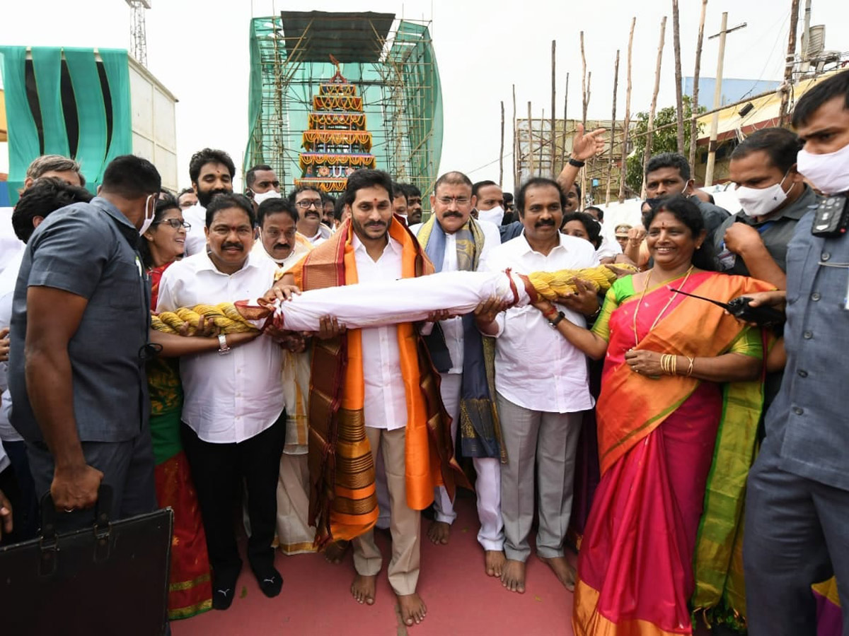 AP CM YS Jagan Mohan Reddy inaugurates Antarvedi temple chariot Photo Gallery - Sakshi13