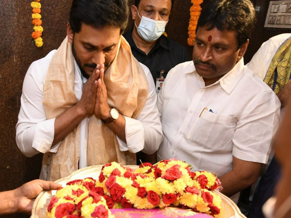 AP CM YS Jagan Mohan Reddy inaugurates Antarvedi temple chariot Photo Gallery - Sakshi14