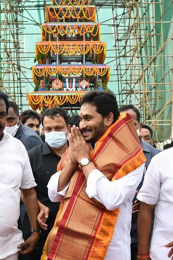 AP CM YS Jagan Mohan Reddy inaugurates Antarvedi temple chariot Photo Gallery - Sakshi15