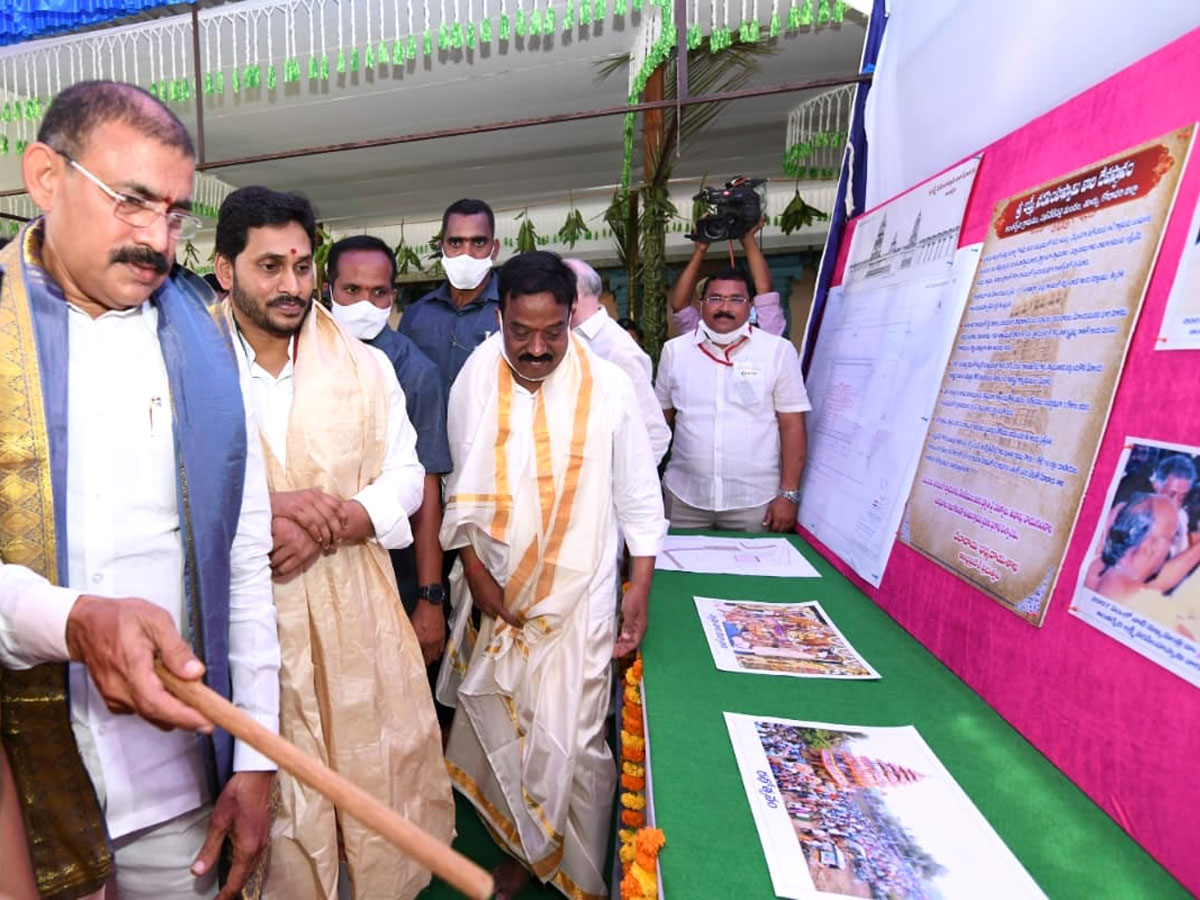 AP CM YS Jagan Mohan Reddy inaugurates Antarvedi temple chariot Photo Gallery - Sakshi3