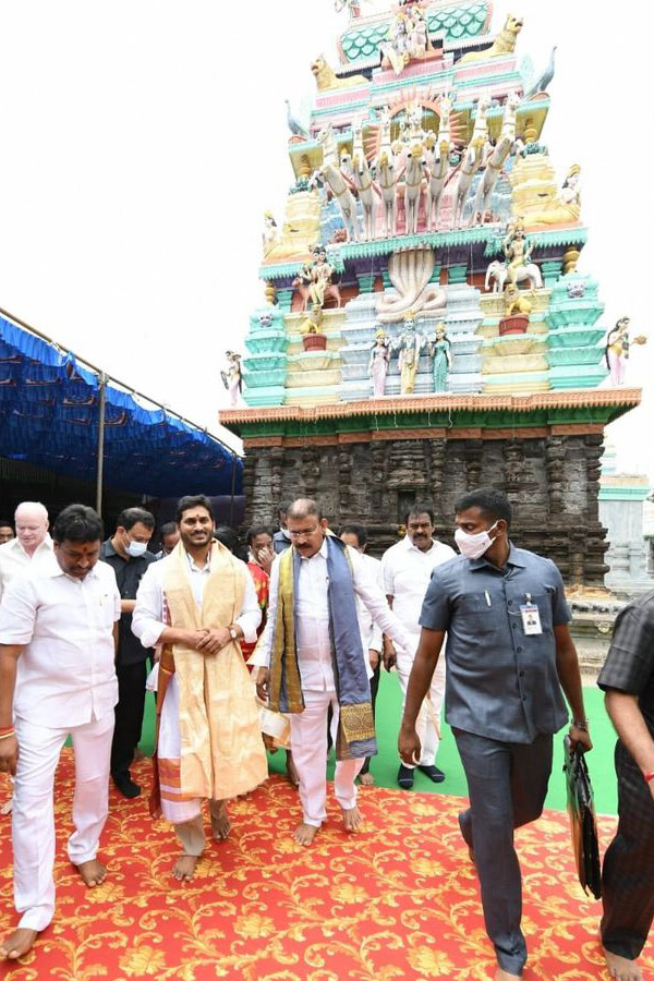 AP CM YS Jagan Mohan Reddy inaugurates Antarvedi temple chariot Photo Gallery - Sakshi19