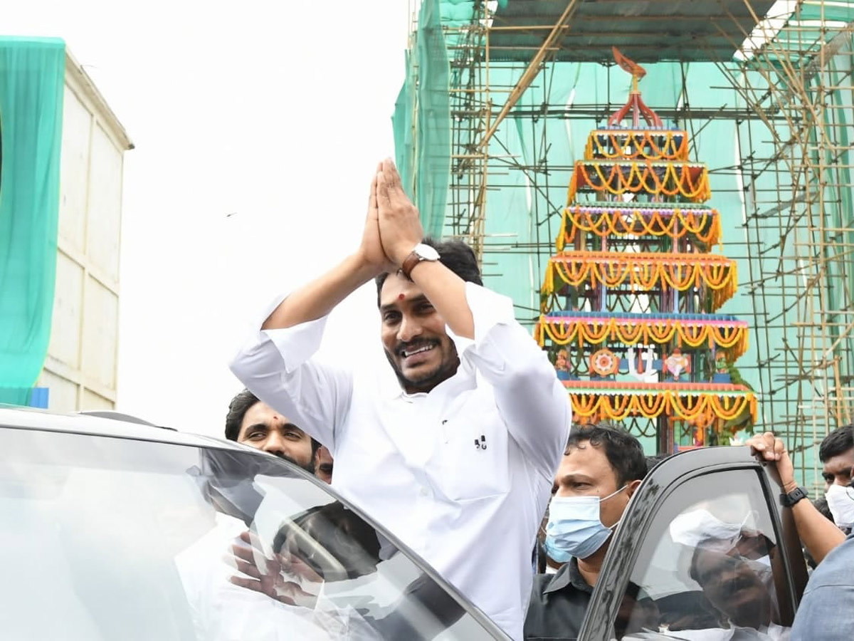 AP CM YS Jagan Mohan Reddy inaugurates Antarvedi temple chariot Photo Gallery - Sakshi6