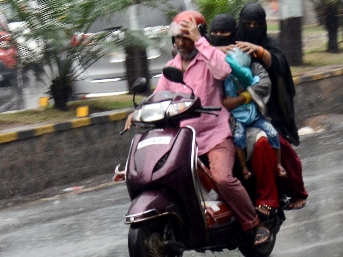 Heavy Rain In Hyderabad Photo Gallery - Sakshi12