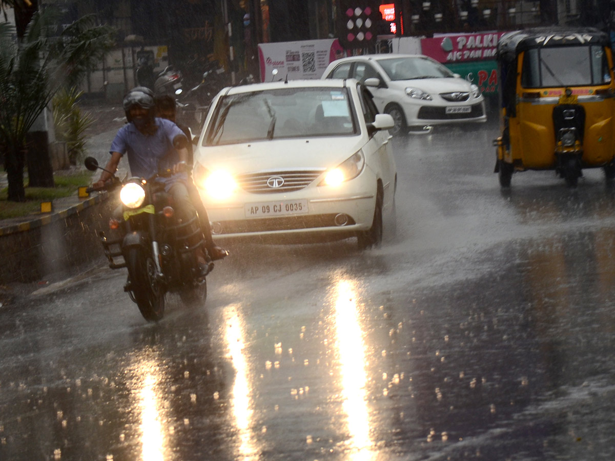 Heavy Rain In Hyderabad Photo Gallery - Sakshi16