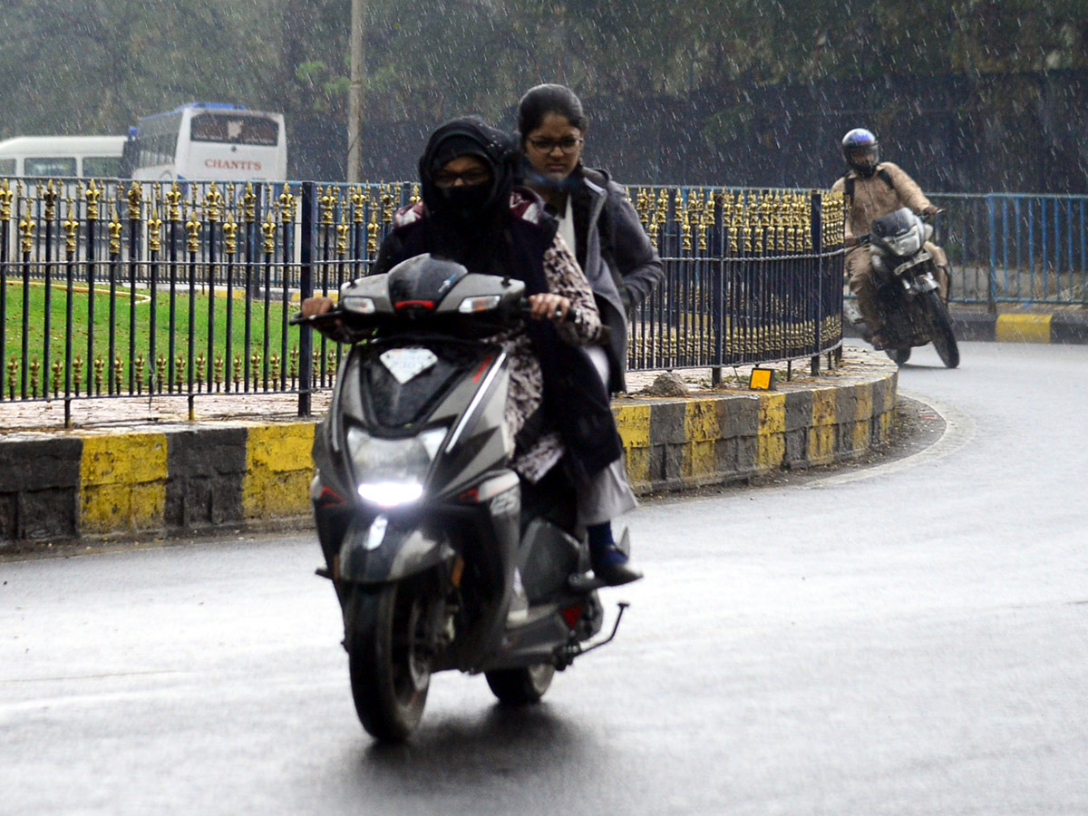 Heavy Rain In Hyderabad Photo Gallery - Sakshi7