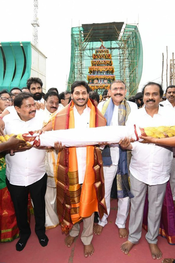 AP CM YS Jagan Mohan Reddy inaugurates Antarvedi temple chariot Photo Gallery - Sakshi20