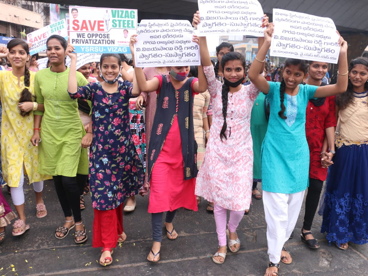 MP Vijayasai Reddy Padayatra Successful Over Steel Plant Privatization Photo Gallery - Sakshi2