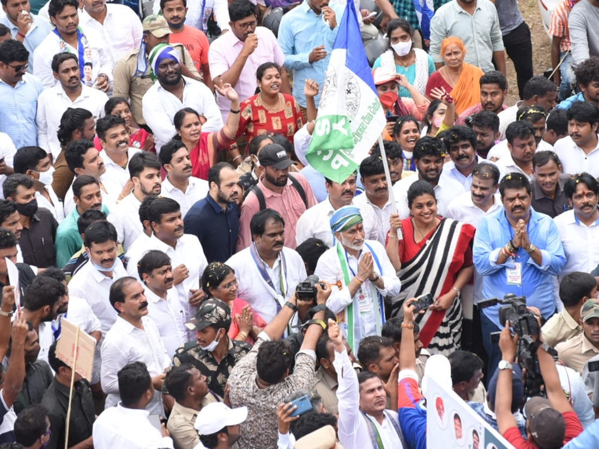 MP Vijayasai Reddy Padayatra Successful Over Steel Plant Privatization Photo Gallery - Sakshi13